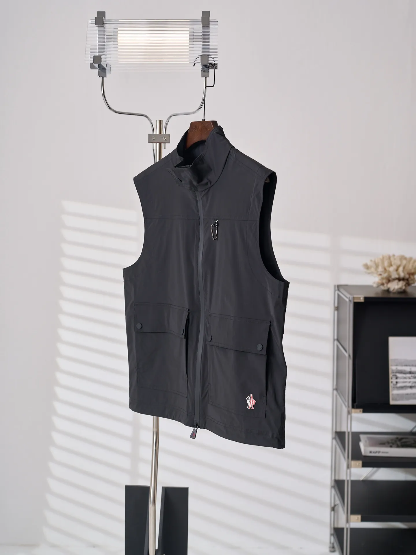 MONCLER/ 【In Stock】S M L XL ： 100% ， 、Wear-Resistant ， ， ， “ 、 ” ， ， 。 ： + Breathable ， ， ， ， 、 。 ， ， 。 ： ， ， 、 ， ， 。 ： ， 3 ， 、 ， ， 。 ， ， 。 : Logo ， 。 ： 1. ， ， ， ， ， ， 。 2. Black White ， Moncler ， ， ， ， ， ， 。 ： ， ， ， ， 。